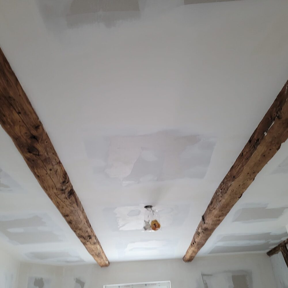 Comment concevoir un faux-plafond avec des poutres apparentes ? Bischwiller
