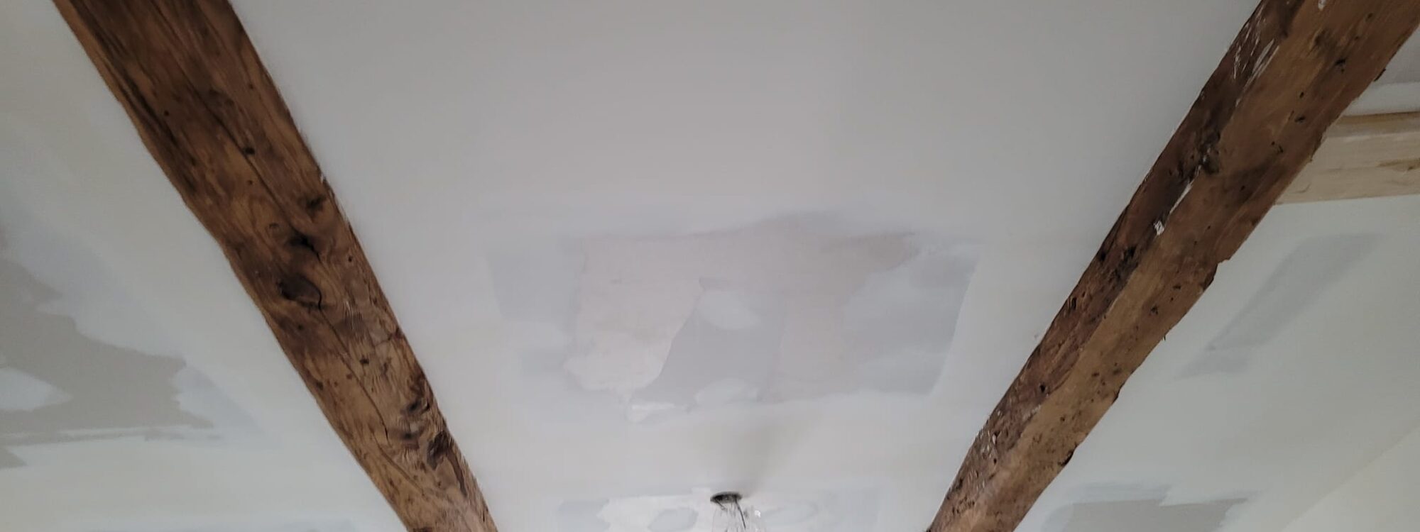 Comment concevoir un faux-plafond avec des poutres apparentes ? Bischwiller